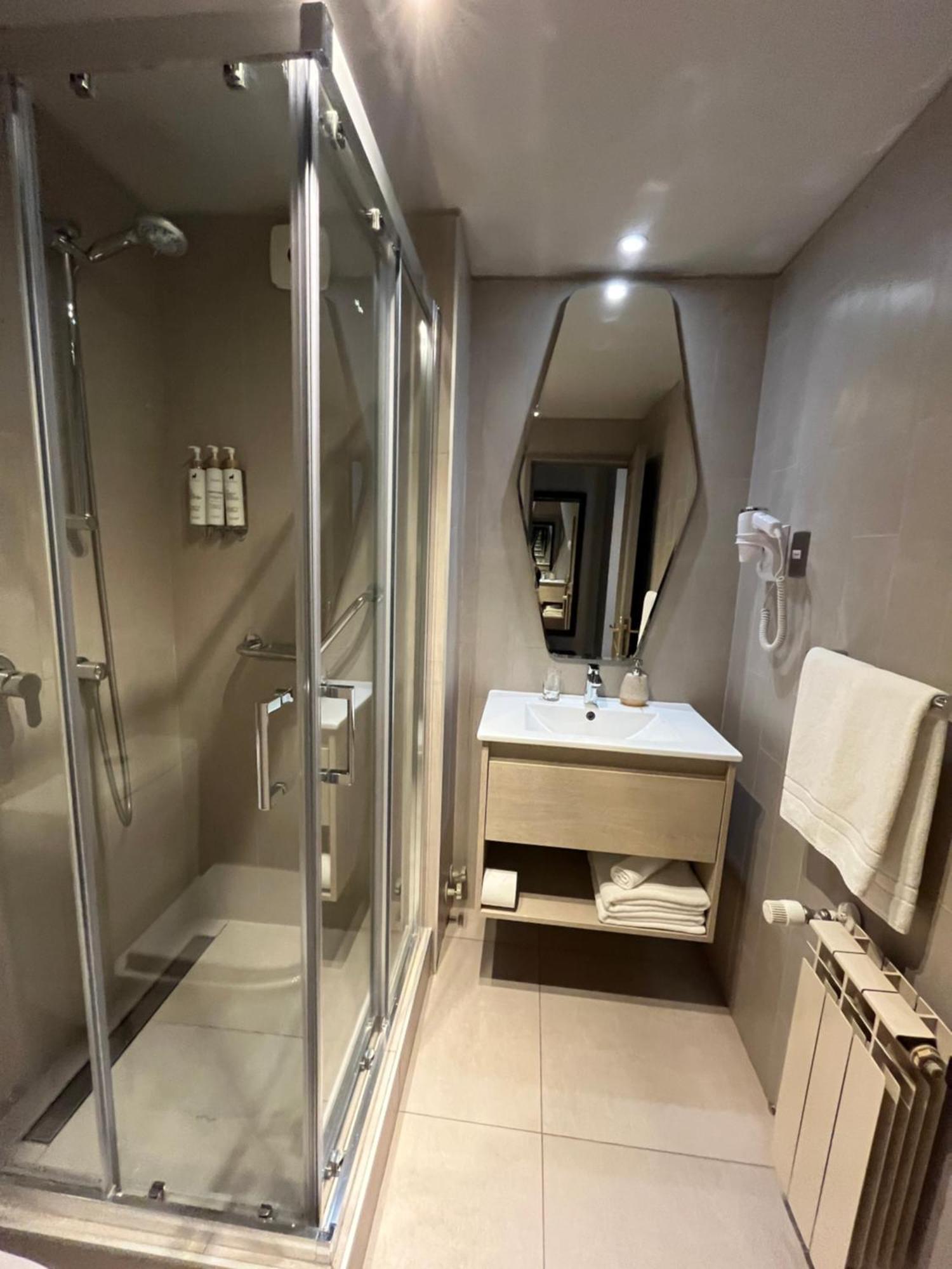 פורטו נטאלס Hotel Martin Gusinde מראה חיצוני תמונה