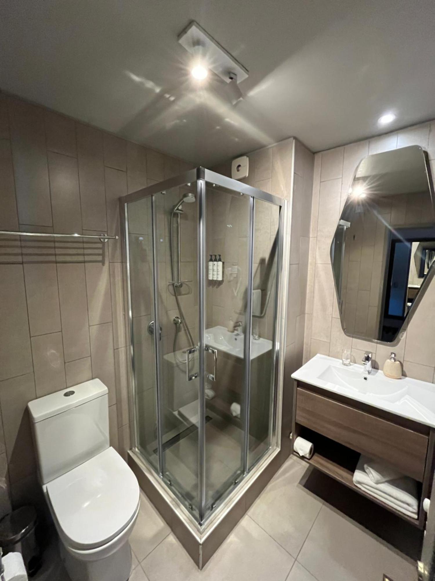 פורטו נטאלס Hotel Martin Gusinde מראה חיצוני תמונה