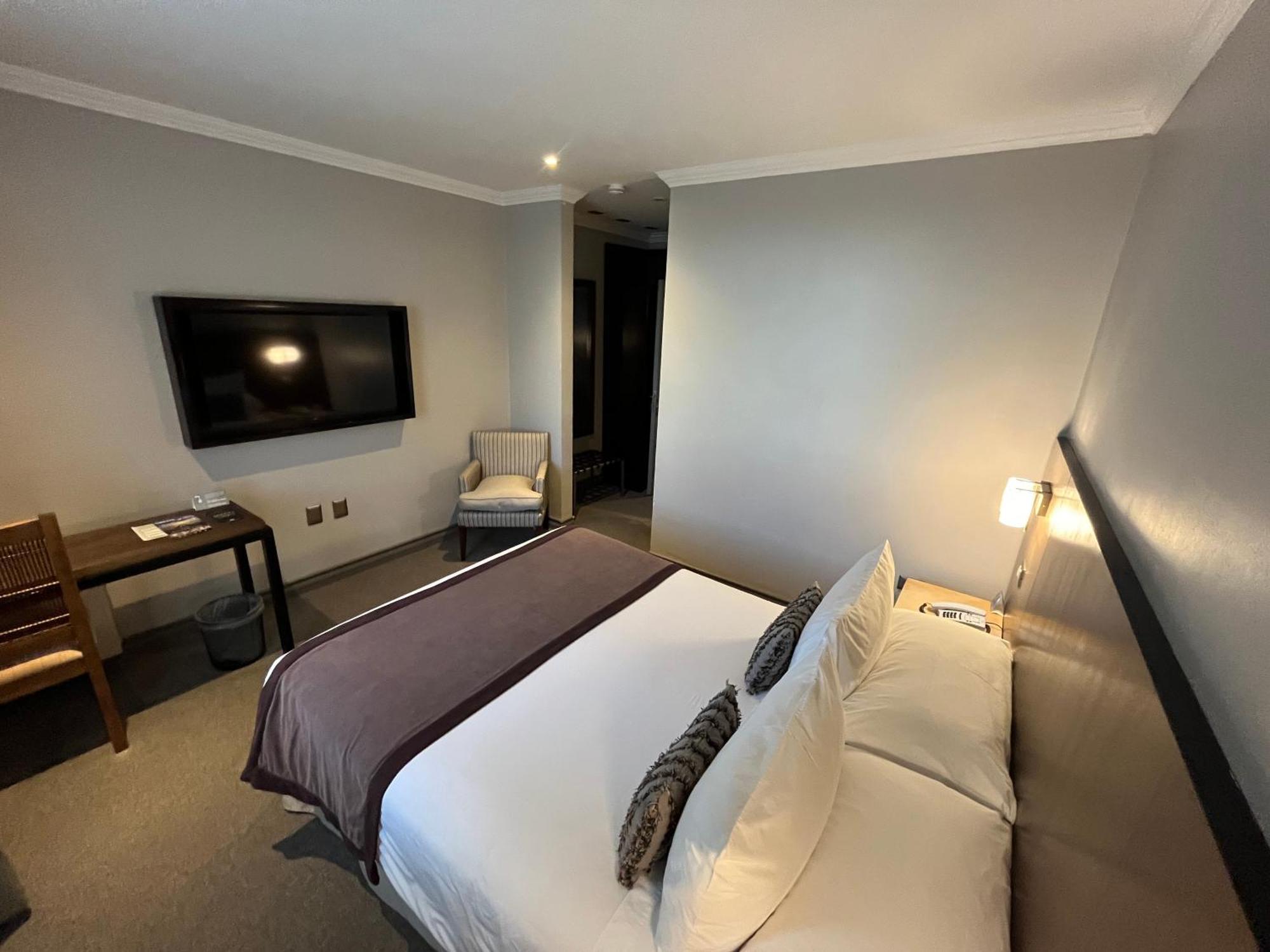 פורטו נטאלס Hotel Martin Gusinde מראה חיצוני תמונה