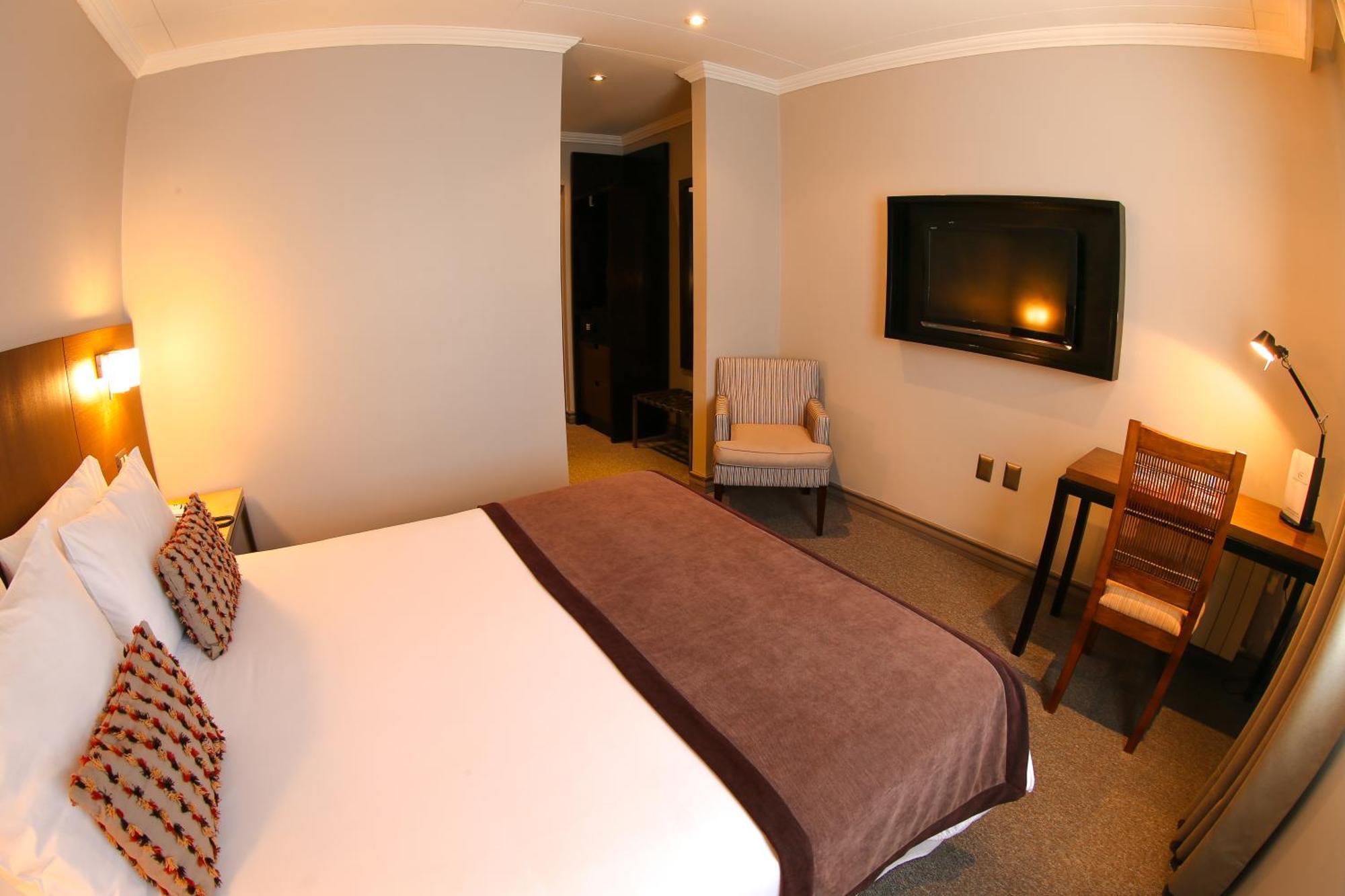 פורטו נטאלס Hotel Martin Gusinde מראה חיצוני תמונה