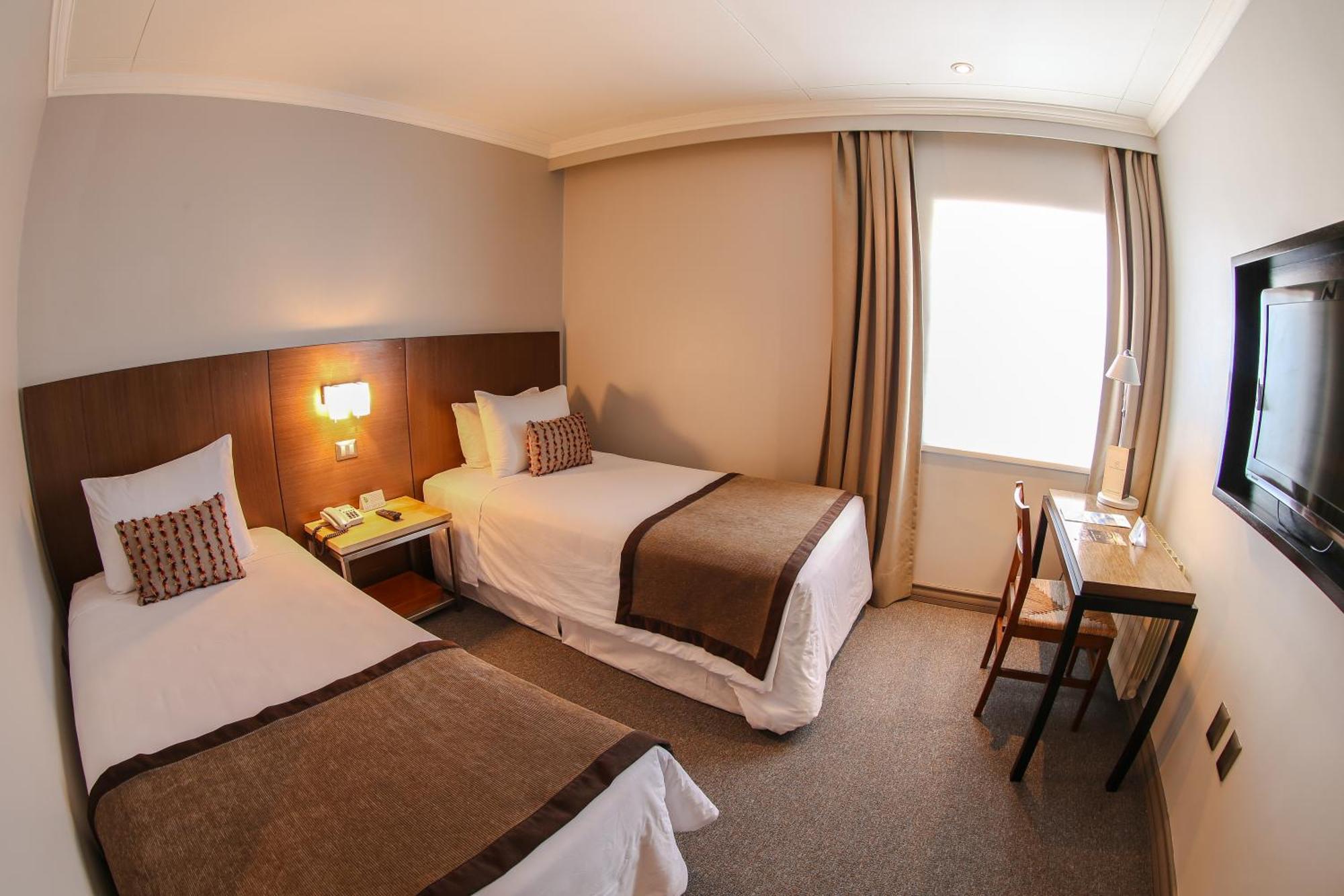 פורטו נטאלס Hotel Martin Gusinde מראה חיצוני תמונה