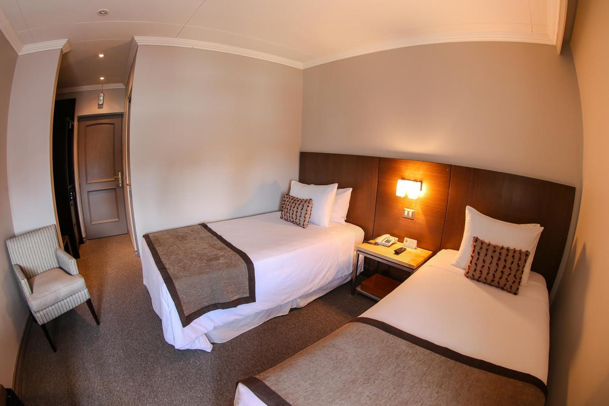 פורטו נטאלס Hotel Martin Gusinde מראה חיצוני תמונה