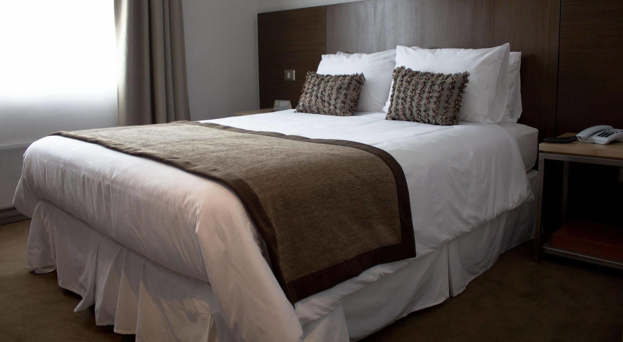 פורטו נטאלס Hotel Martin Gusinde מראה חיצוני תמונה