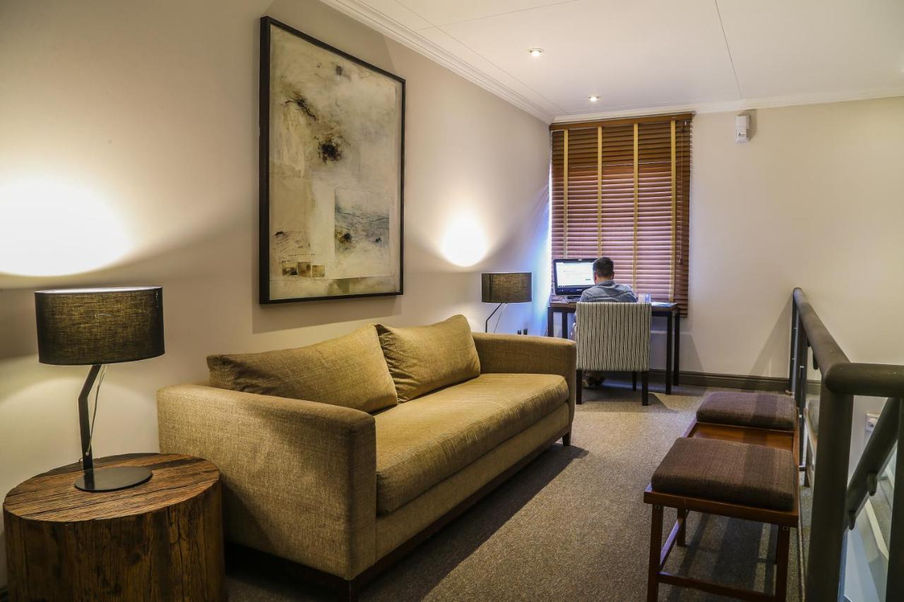 פורטו נטאלס Hotel Martin Gusinde מראה חיצוני תמונה