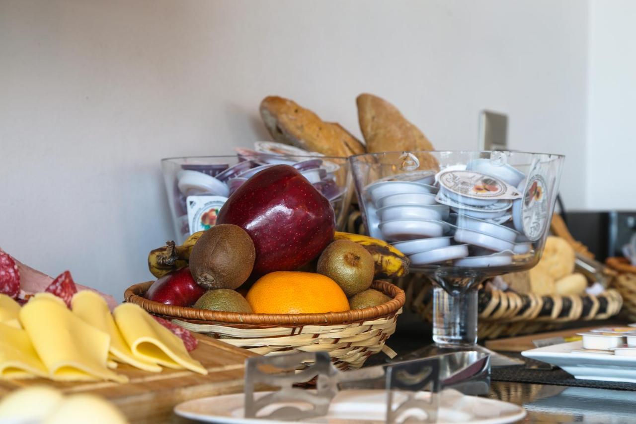 פורטו נטאלס Hotel Martin Gusinde מראה חיצוני תמונה